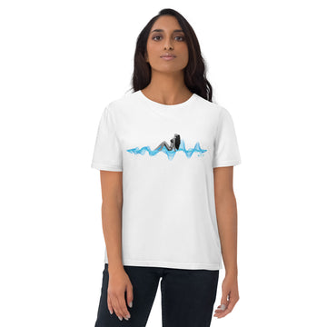 Woman with Headphones Sunbathing on a 3D Sound Wave - Women's organic cotton t-shirt